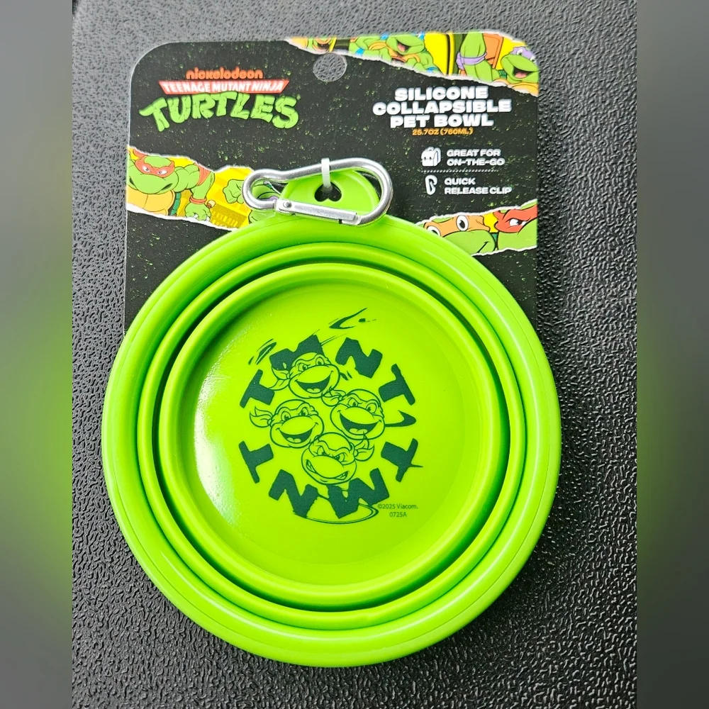 Nickelodeon Teenage Mutant Ninja Turtles Collapsible Pet Bowl With Carabiner